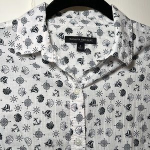 Banana Republic 🐚⚓️🧭⛵️ lightweight button down shirt